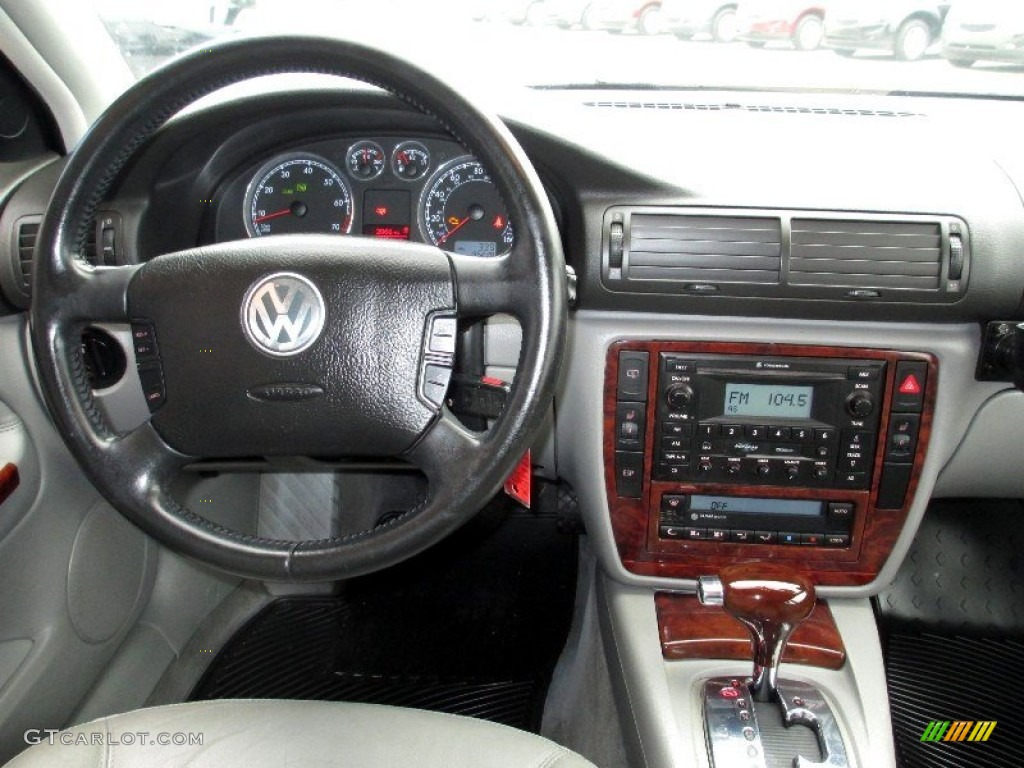 2004 Volkswagen Passat GLX Wagon Dashboard Photos