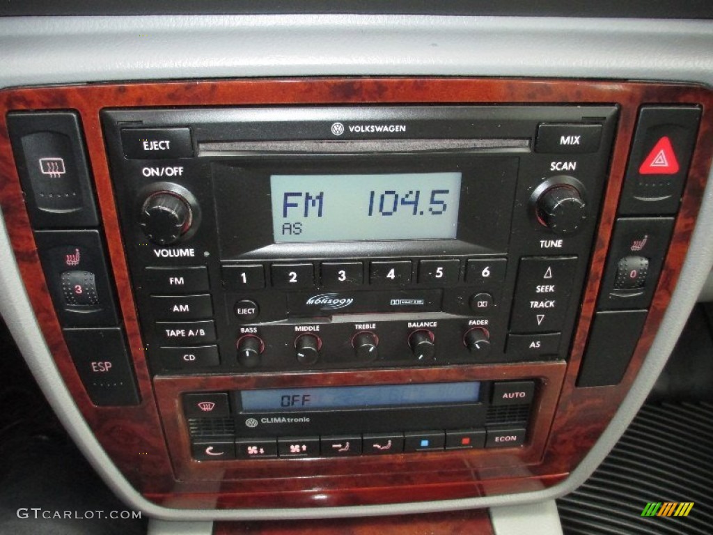 2004 Volkswagen Passat GLX Wagon Controls Photo #76599175