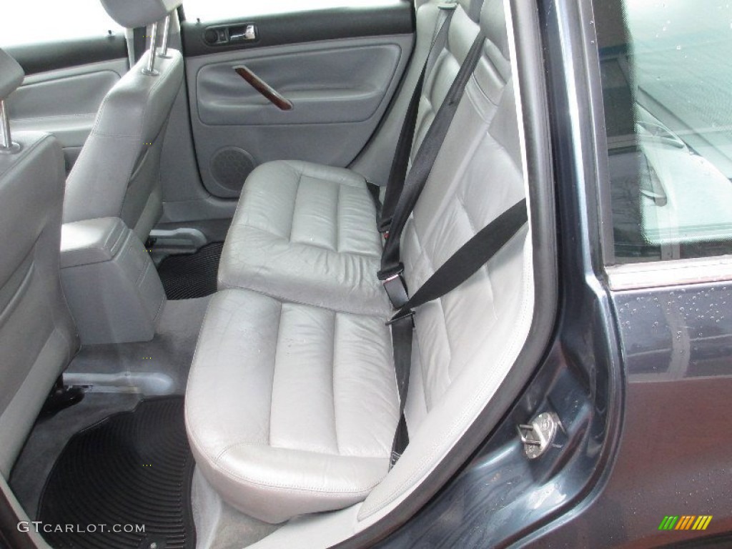 2004 Volkswagen Passat GLX Wagon Rear Seat Photo #76599385