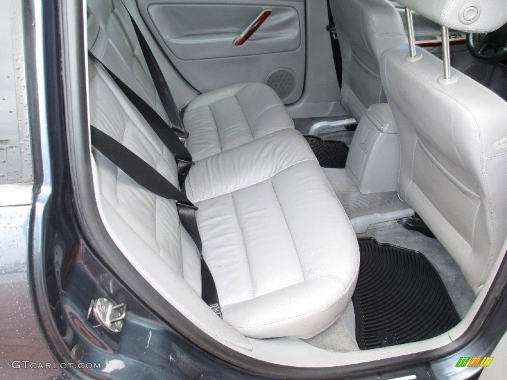 2004 Volkswagen Passat GLX Wagon Rear Seat Photos