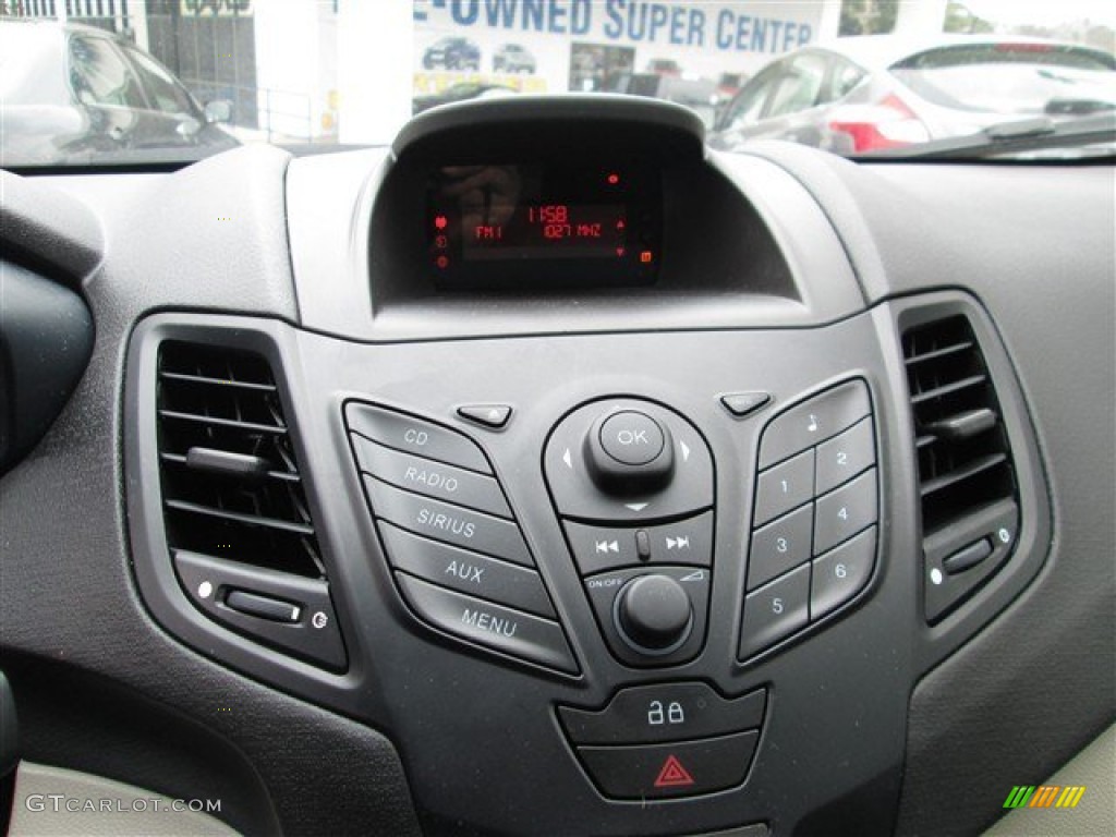 2013 Fiesta S Sedan - Oxford White / Charcoal Black/Light Stone photo #14