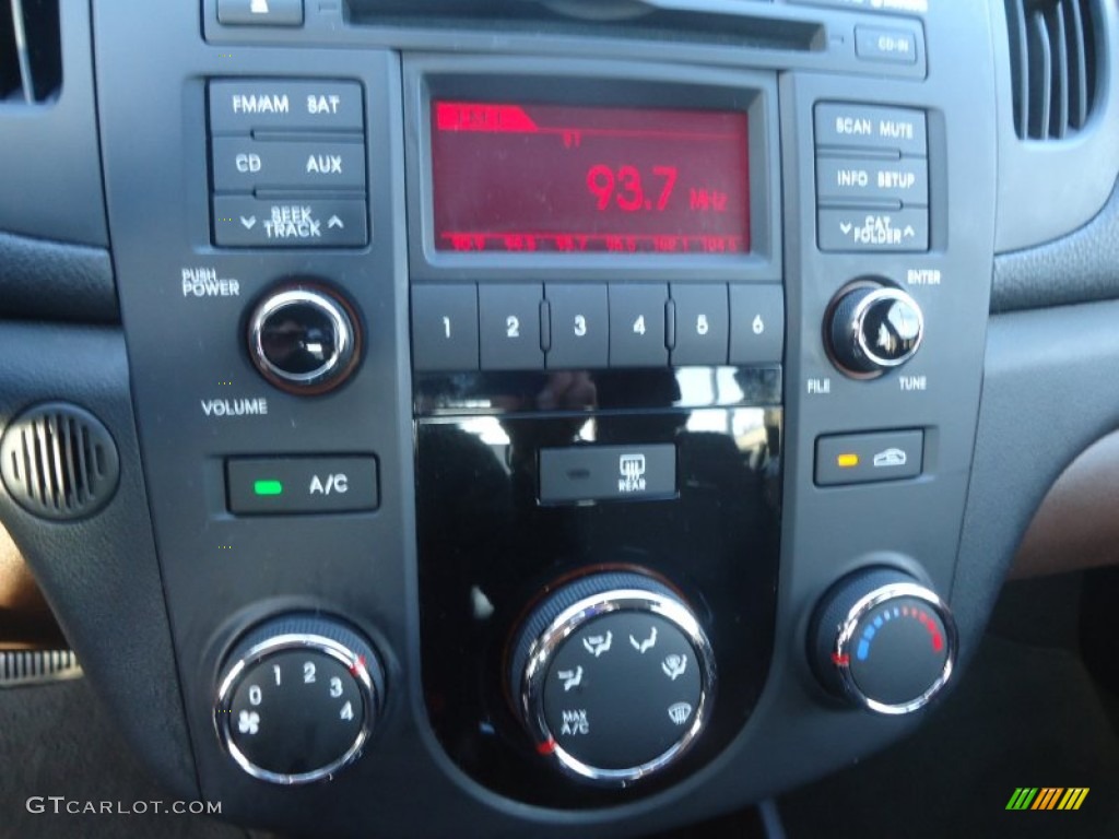 2011 Kia Forte EX Controls Photo #76602715
