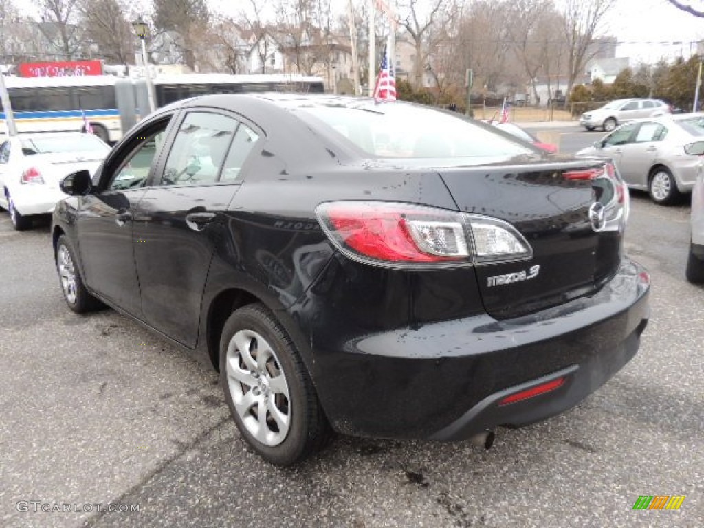 2011 MAZDA3 i Sport 4 Door - Black Mica / Black photo #9