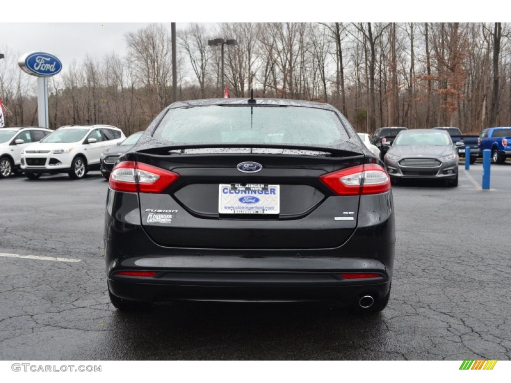 2013 Fusion SE 1.6 EcoBoost - Tuxedo Black Metallic / SE Appearance Package Charcoal Black/Red Stitching photo #4