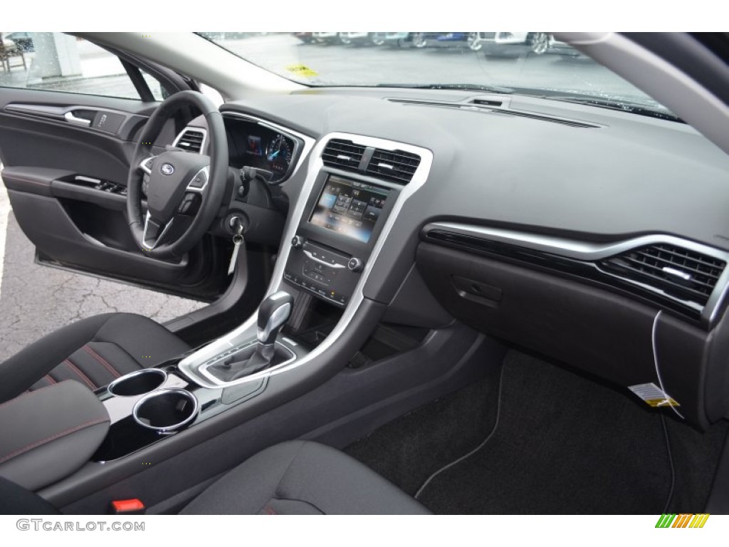 2013 Fusion SE 1.6 EcoBoost - Tuxedo Black Metallic / SE Appearance Package Charcoal Black/Red Stitching photo #16