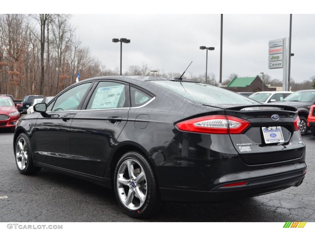 2013 Fusion SE 1.6 EcoBoost - Tuxedo Black Metallic / SE Appearance Package Charcoal Black/Red Stitching photo #46