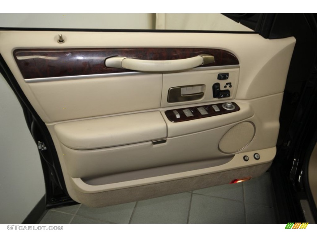 2009 Lincoln Town Car Signature Limited Light Camel Door Panel Photo #76604787