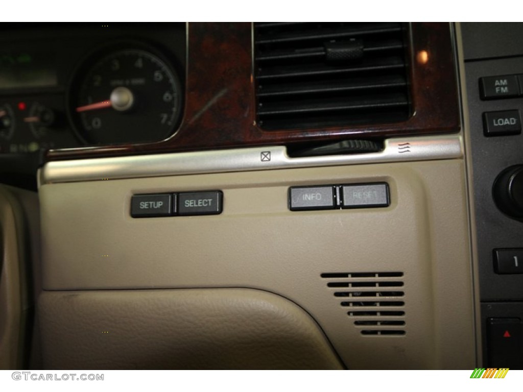 2009 Lincoln Town Car Signature Limited Controls Photo #76604940
