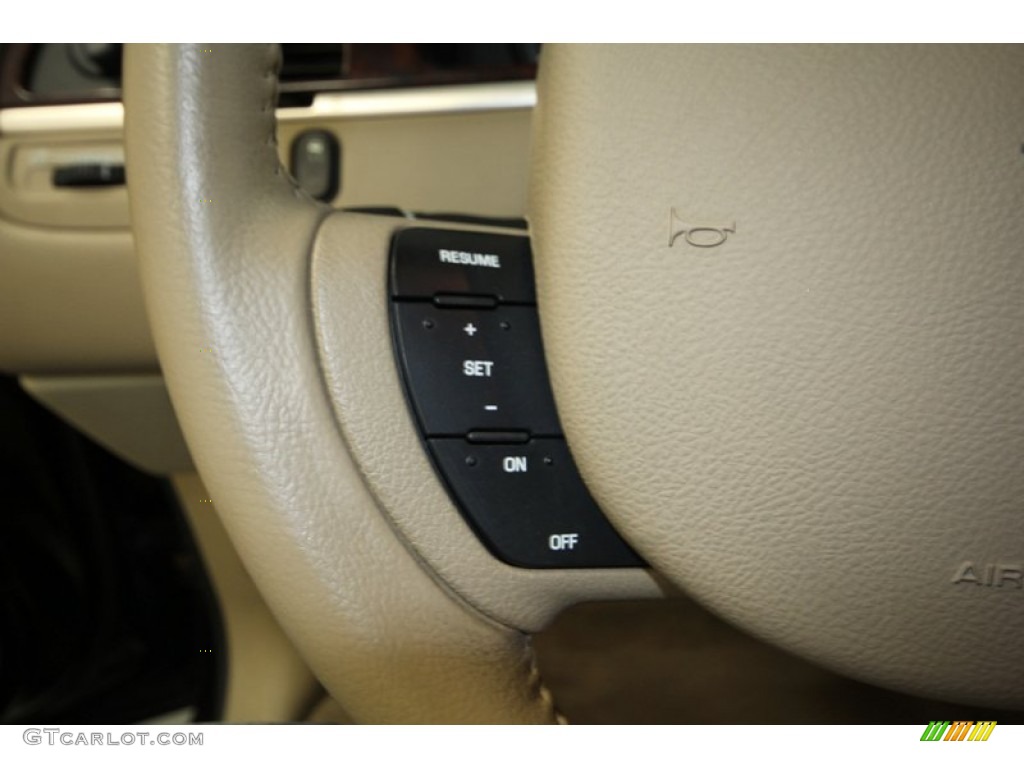 2009 Lincoln Town Car Signature Limited Controls Photo #76604992