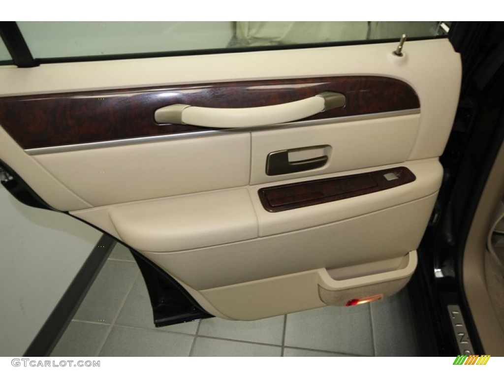 2009 Lincoln Town Car Signature Limited Light Camel Door Panel Photo #76605058