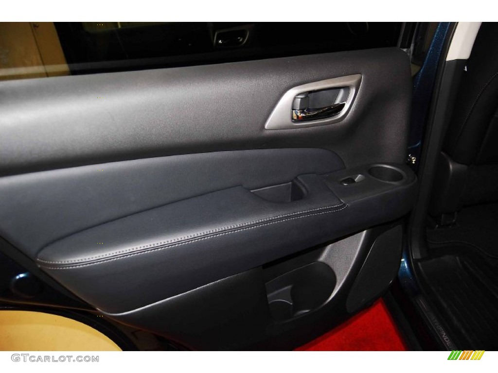 2013 Pathfinder Platinum - Arctic Blue Metallic / Charcoal photo #14