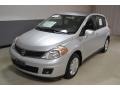 Brillant Silver - Versa 1.8 S Hatchback Photo No. 8