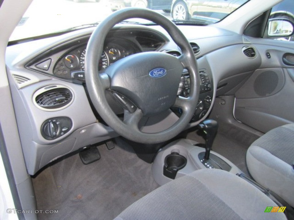 2003 Focus SE Sedan - Cloud 9 White / Medium Graphite photo #12