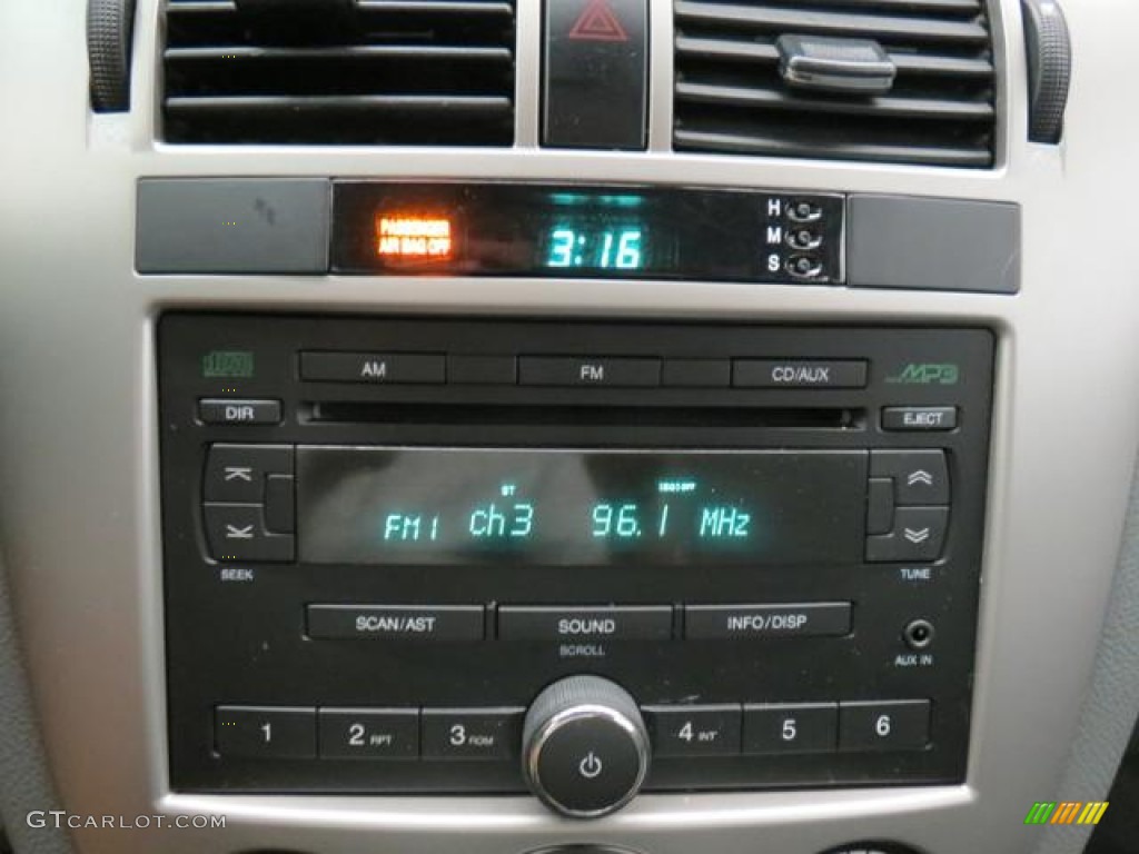 2008 Suzuki Forenza Standard Forenza Model Audio System Photo #76614708