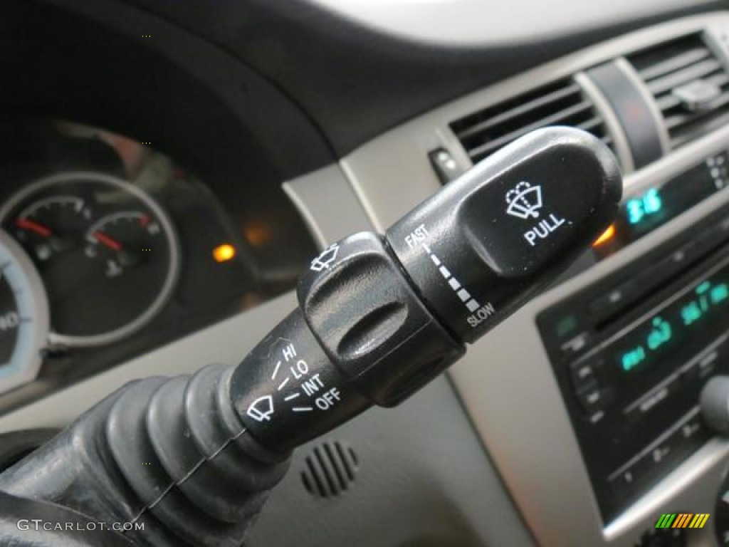 2008 Suzuki Forenza Standard Forenza Model Controls Photo #76614814