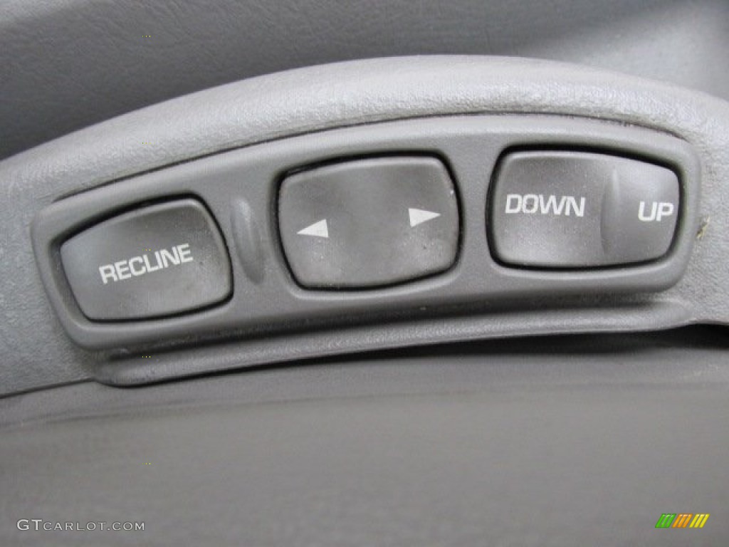 2002 L Series LW300 Wagon - Medium Blue / Gray photo #15