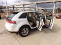 2010 White Platinum Tri-Coat Lincoln MKX FWD  photo #10