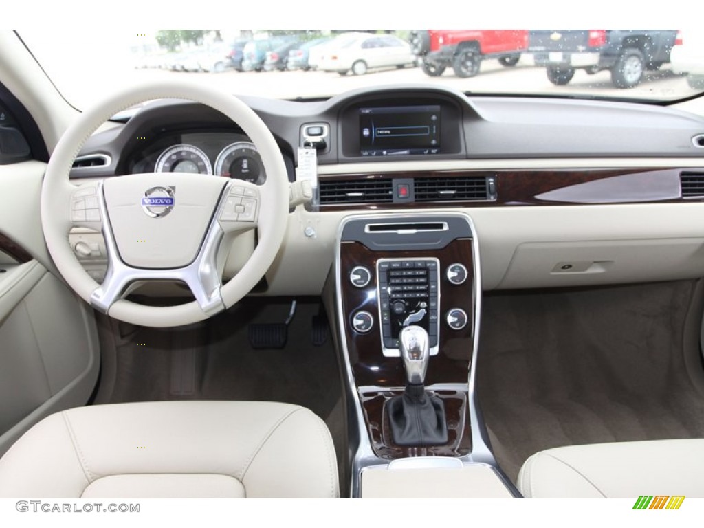 2013 Volvo XC70 3.2 Sandstone Dashboard Photo #76625196