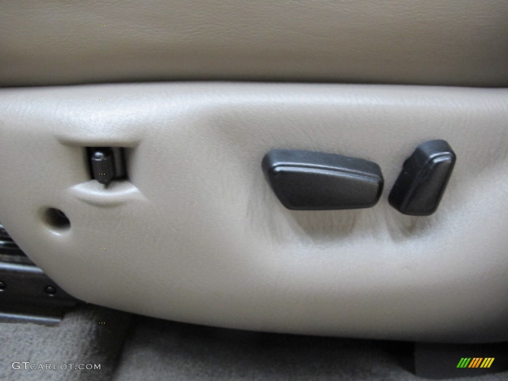 2002 Jeep Grand Cherokee Limited Controls Photo #76625805