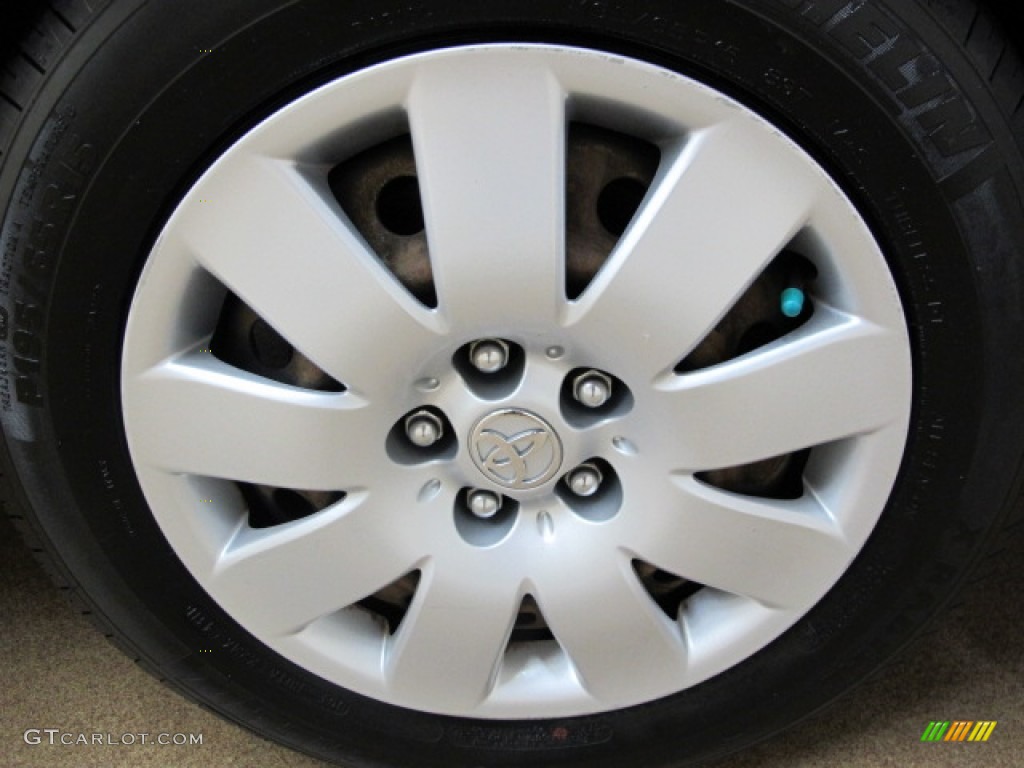2004 Toyota Corolla LE Wheel Photo #76629401
