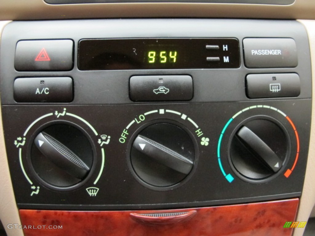 2004 Toyota Corolla LE Controls Photo #76629787