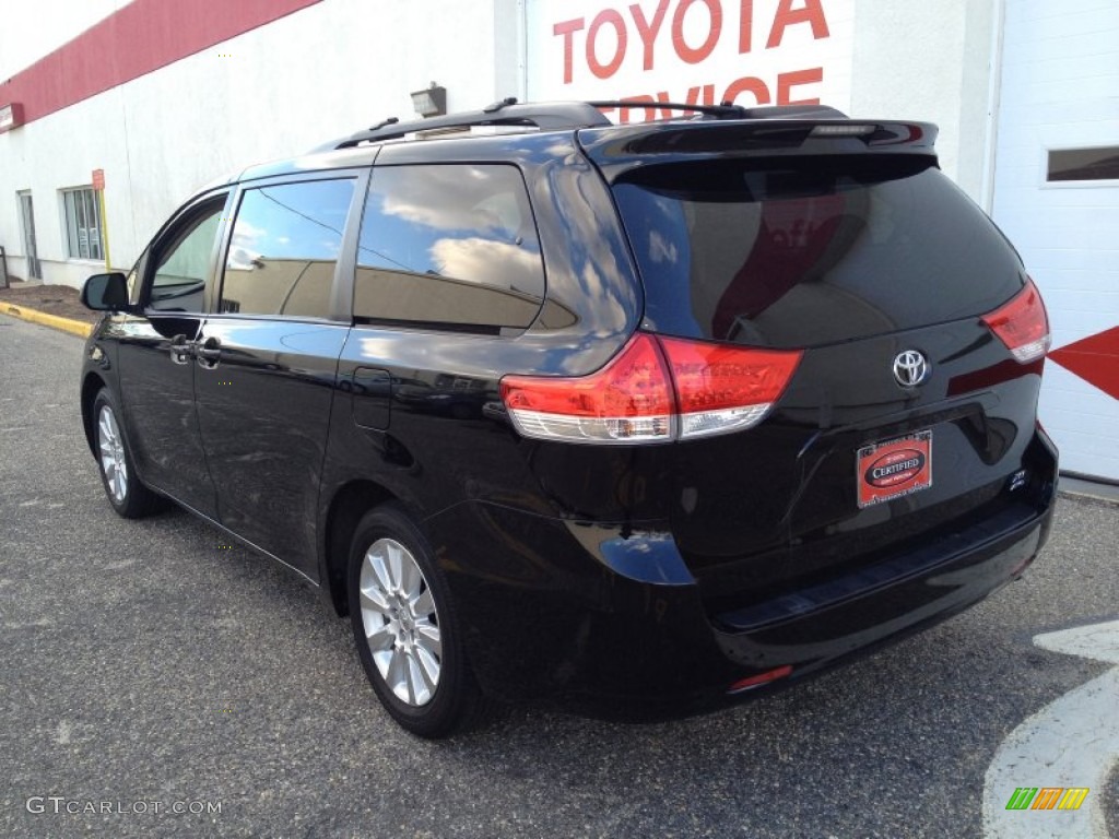 2011 Sienna XLE AWD - Black / Light Gray photo #4