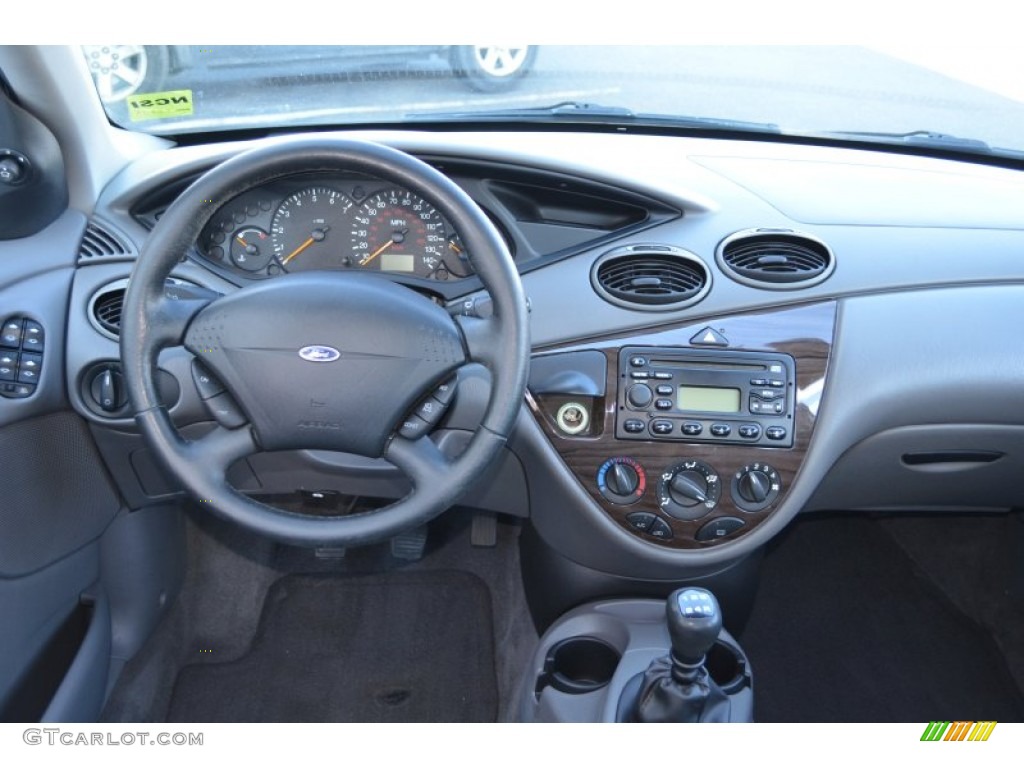 2000 Ford Focus ZTS Sedan Medium Graphite Dashboard Photo #76632622