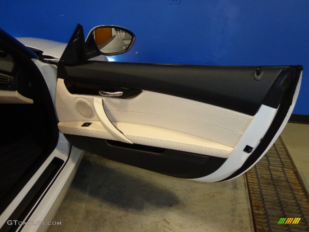 2012 BMW Z4 sDrive35i Door Panel Photos