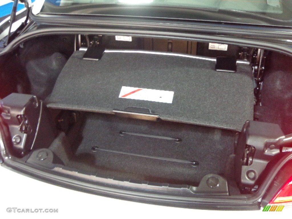 2012 BMW Z4 sDrive35i Trunk Photos