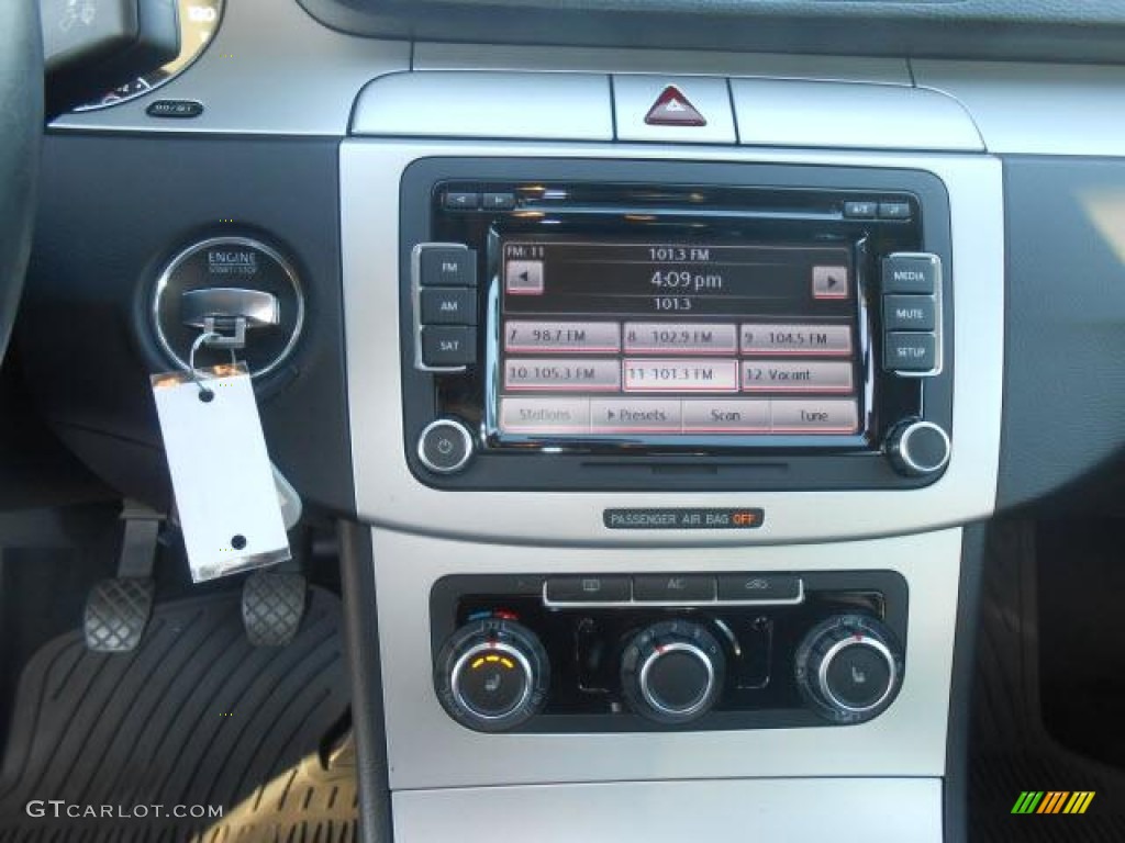 2010 Volkswagen CC Sport Controls Photo #76633309