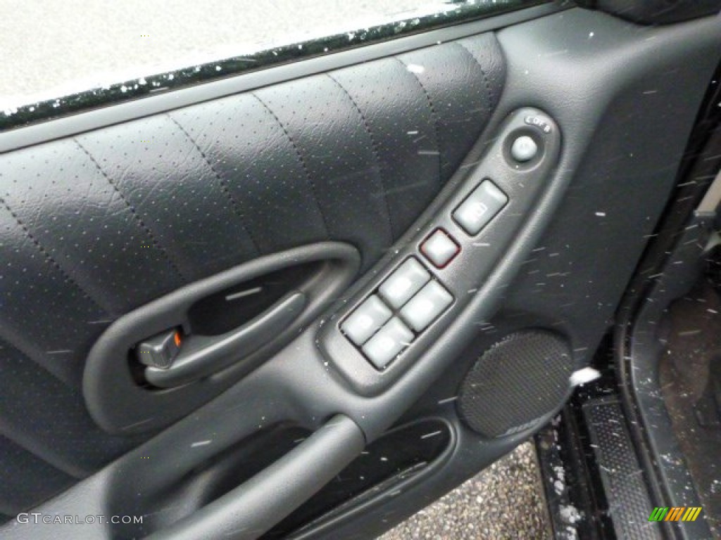 2003 Pontiac Grand Prix GTP Sedan Controls Photo #76633948