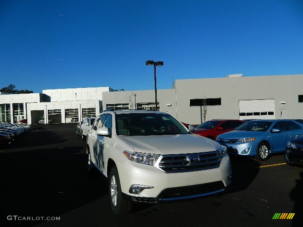 2013 Highlander V6 - Blizzard White Pearl / Sand Beige photo #1