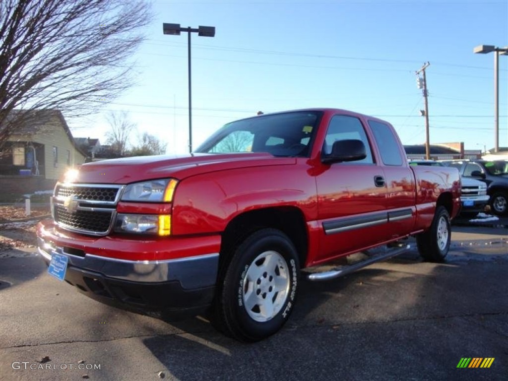 2007 Silverado 1500 Classic Z71 Extended Cab 4x4 - Victory Red / Dark Charcoal photo #3