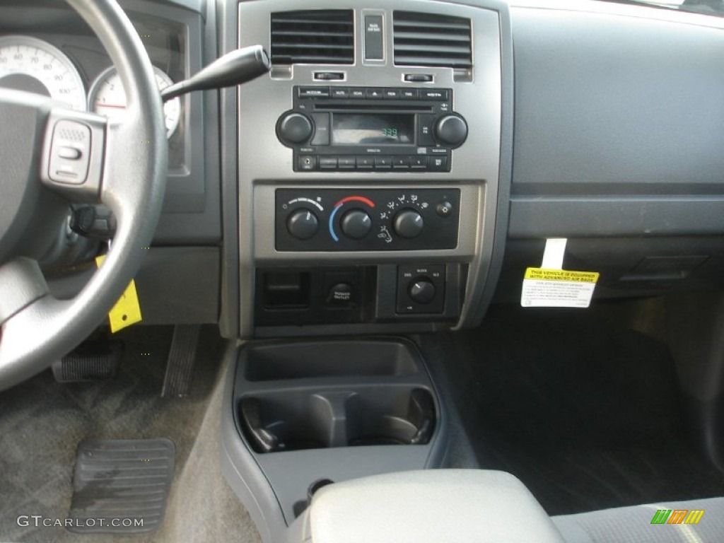 2006 Dodge Dakota SLT Quad Cab 4x4 Controls Photo #76644748