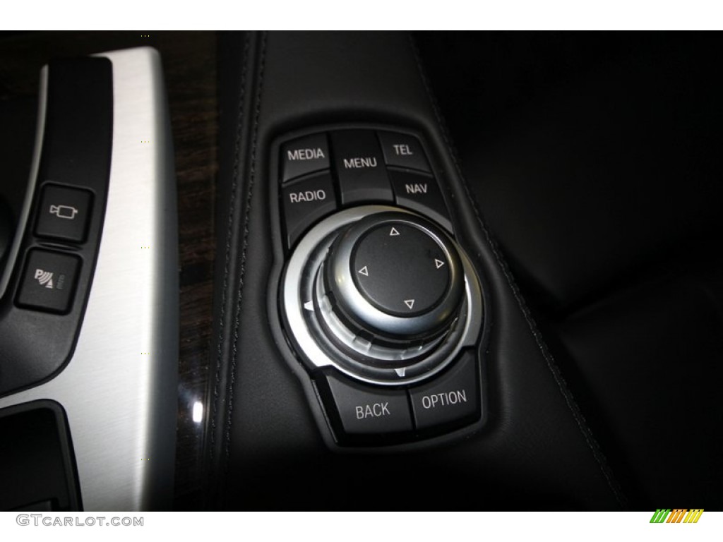 2013 BMW M6 Coupe Controls Photo #76650783