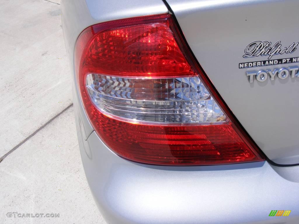 2004 Camry XLE - Lunar Mist Metallic / Stone photo #9