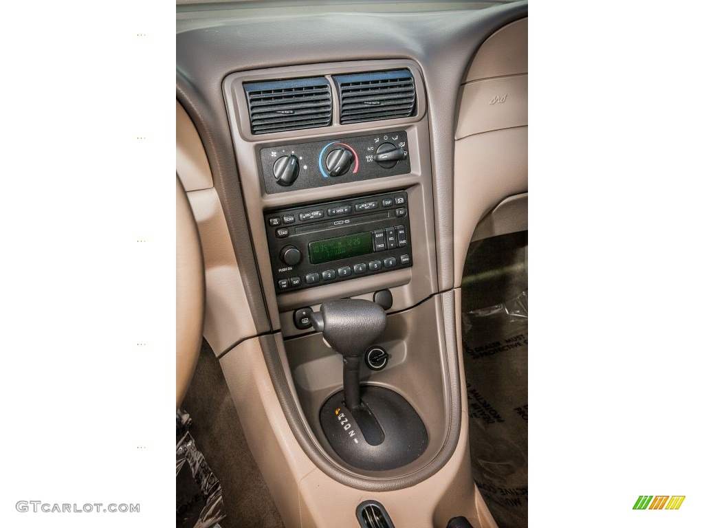 2004 Ford Mustang V6 Coupe Controls Photo #76657395