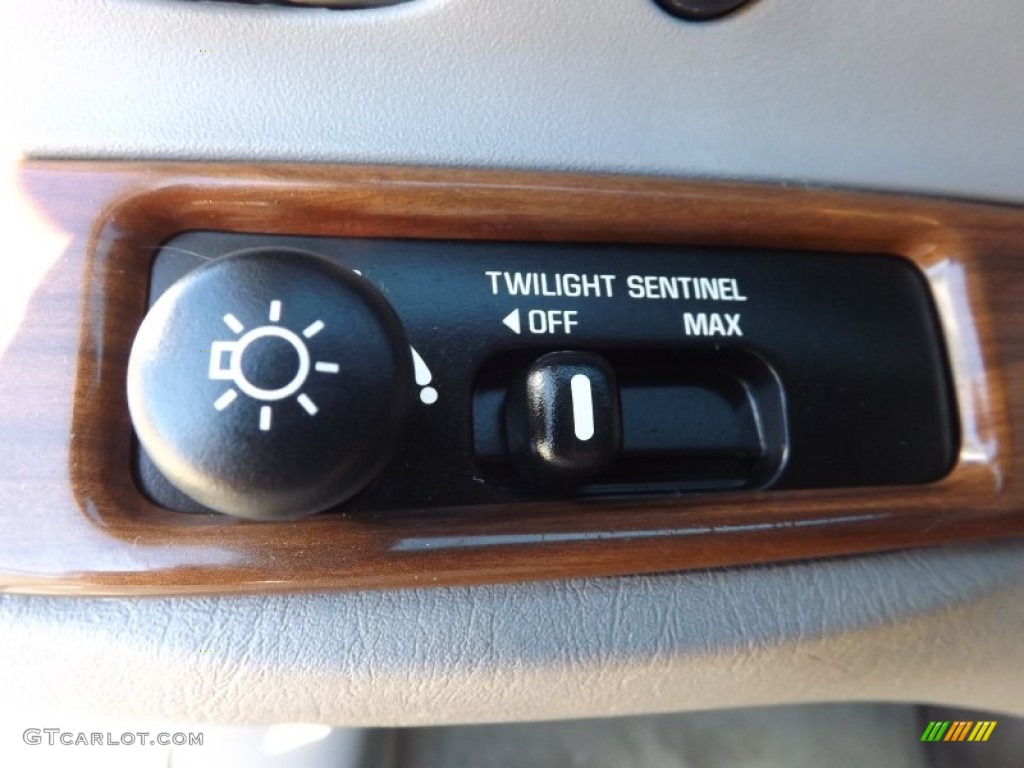 2002 Park Avenue  - White / Shale photo #23