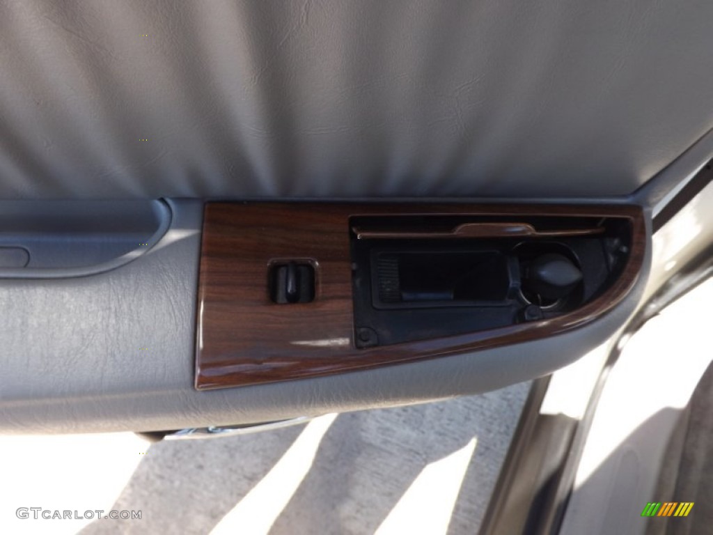 2002 Park Avenue  - White / Shale photo #34