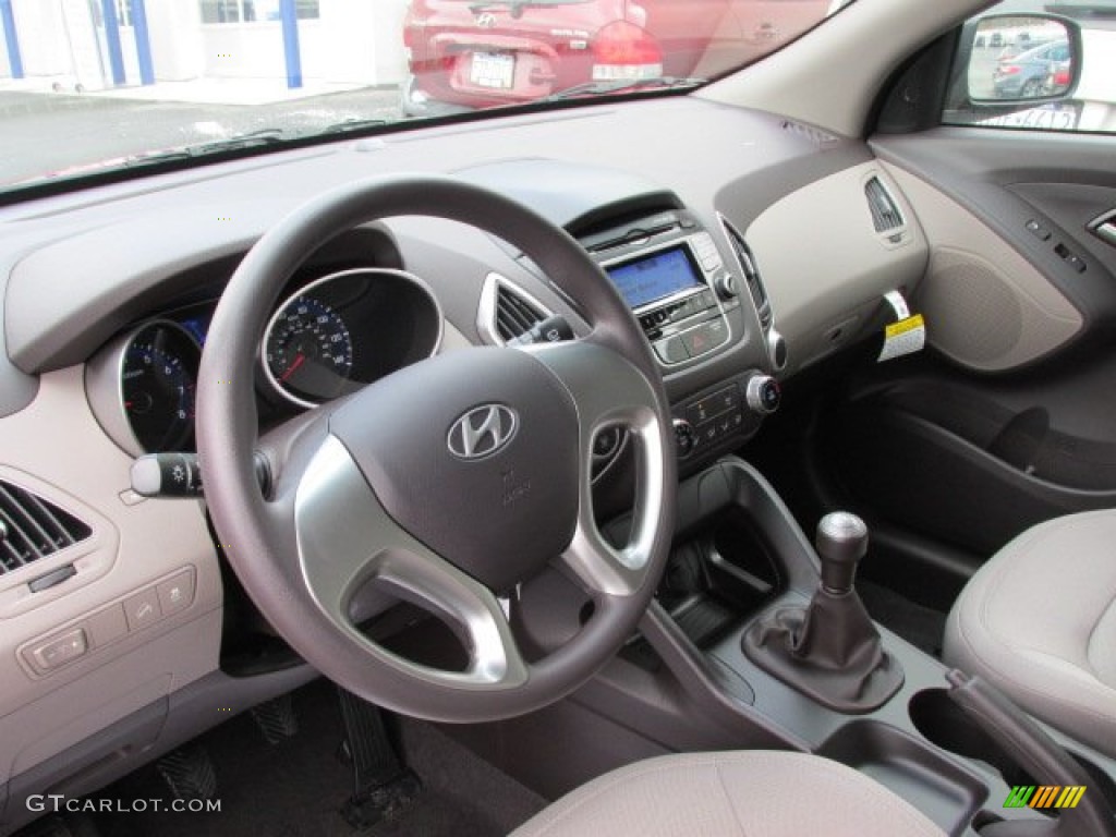 Taupe Interior 2013 Hyundai Tucson GL Photo #76661106