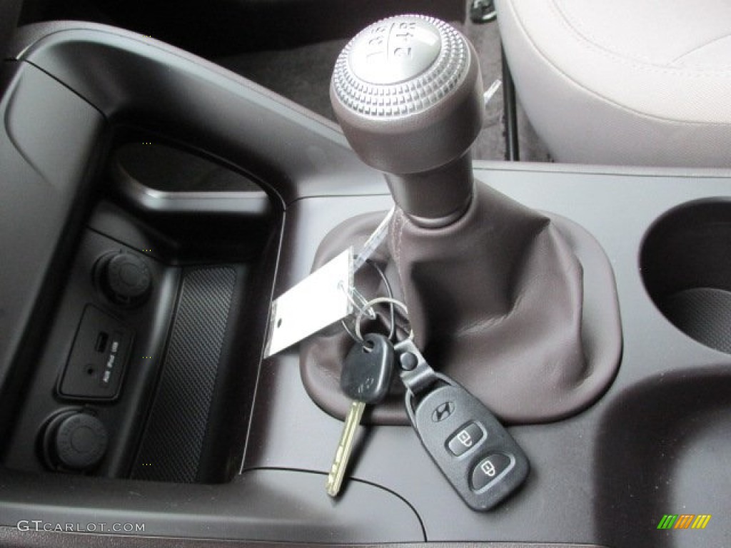 2013 Hyundai Tucson GL Transmission Photos