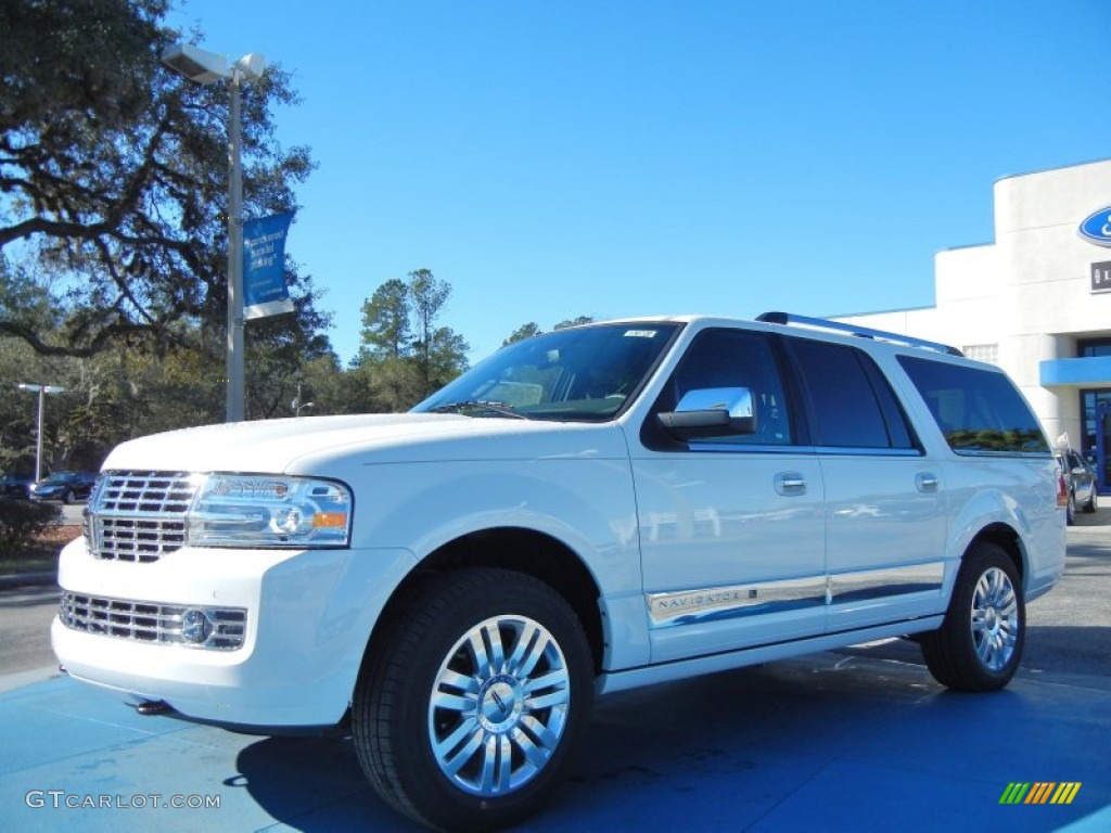 White Platinum Metallic Tri-Coat Lincoln Navigator