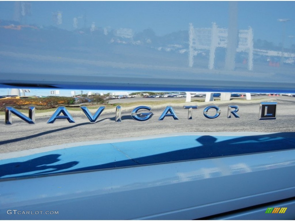 2013 Navigator L 4x4 - White Platinum Metallic Tri-Coat / Charcoal Black photo #4