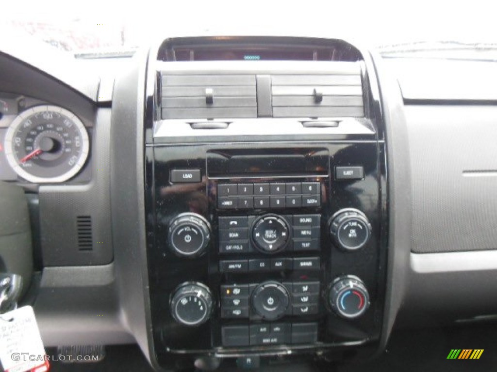 2009 Ford Escape Limited 4WD Controls Photos