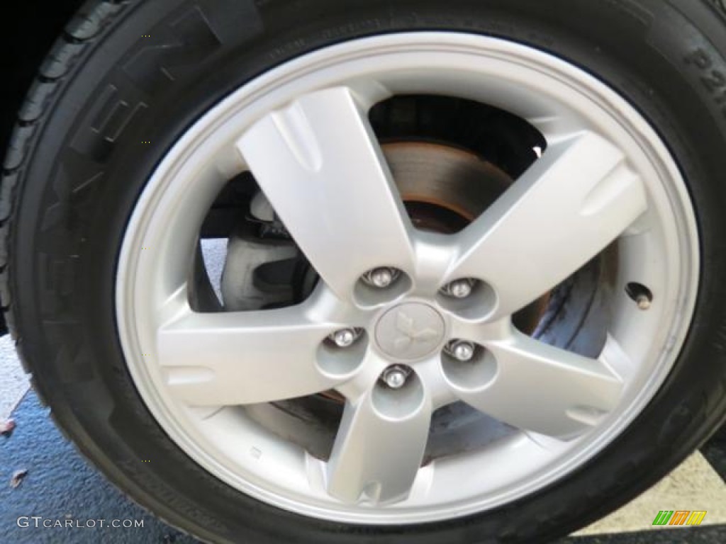 2005 Mitsubishi Outlander XLS Wheel Photo #76672582