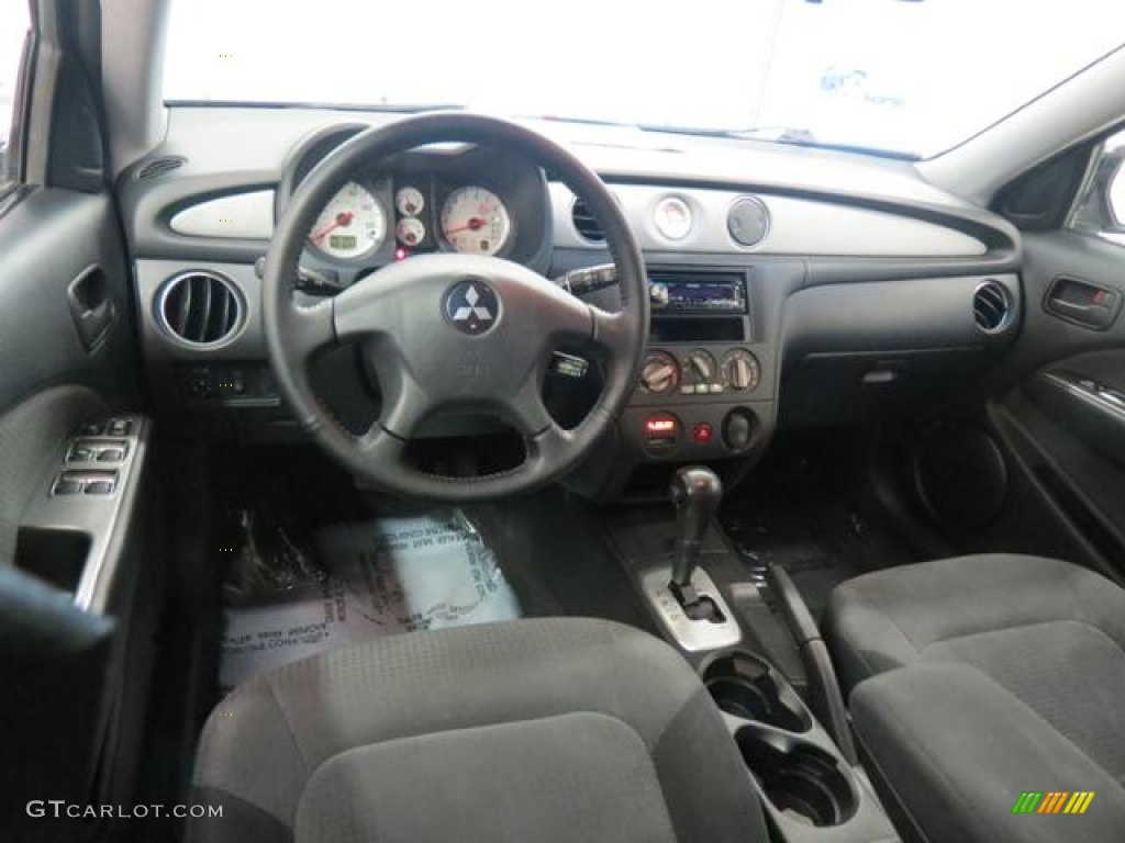 Charcoal Interior 2005 Mitsubishi Outlander XLS Photo #76672590