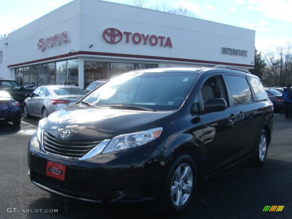 Black Toyota Sienna