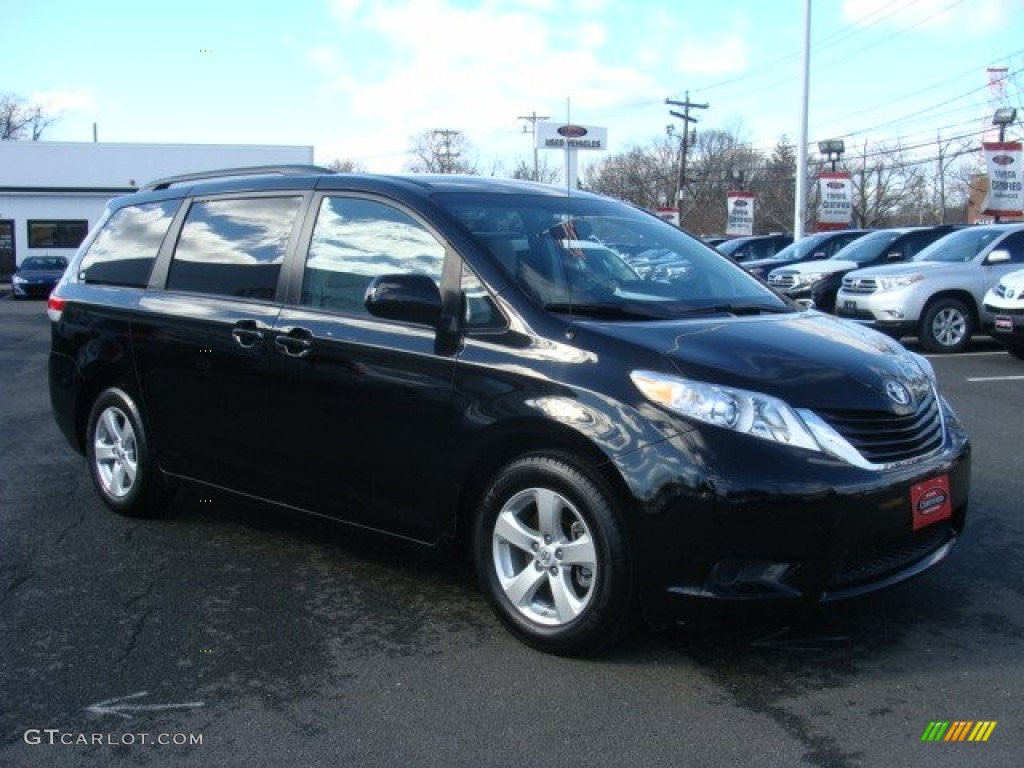 2012 Sienna LE - Black / Light Gray photo #3