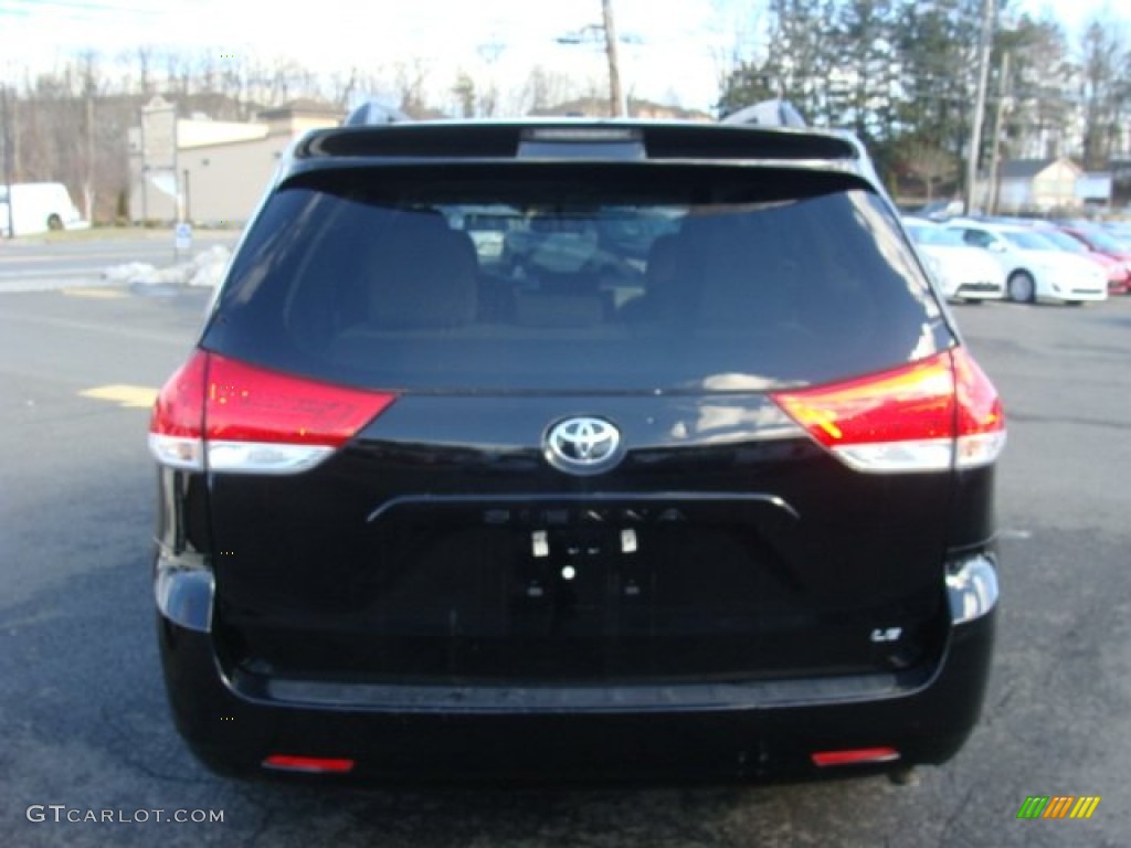 2012 Sienna LE - Black / Light Gray photo #5