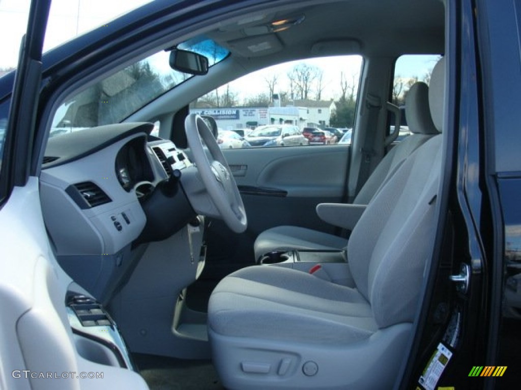 2012 Sienna LE - Black / Light Gray photo #10